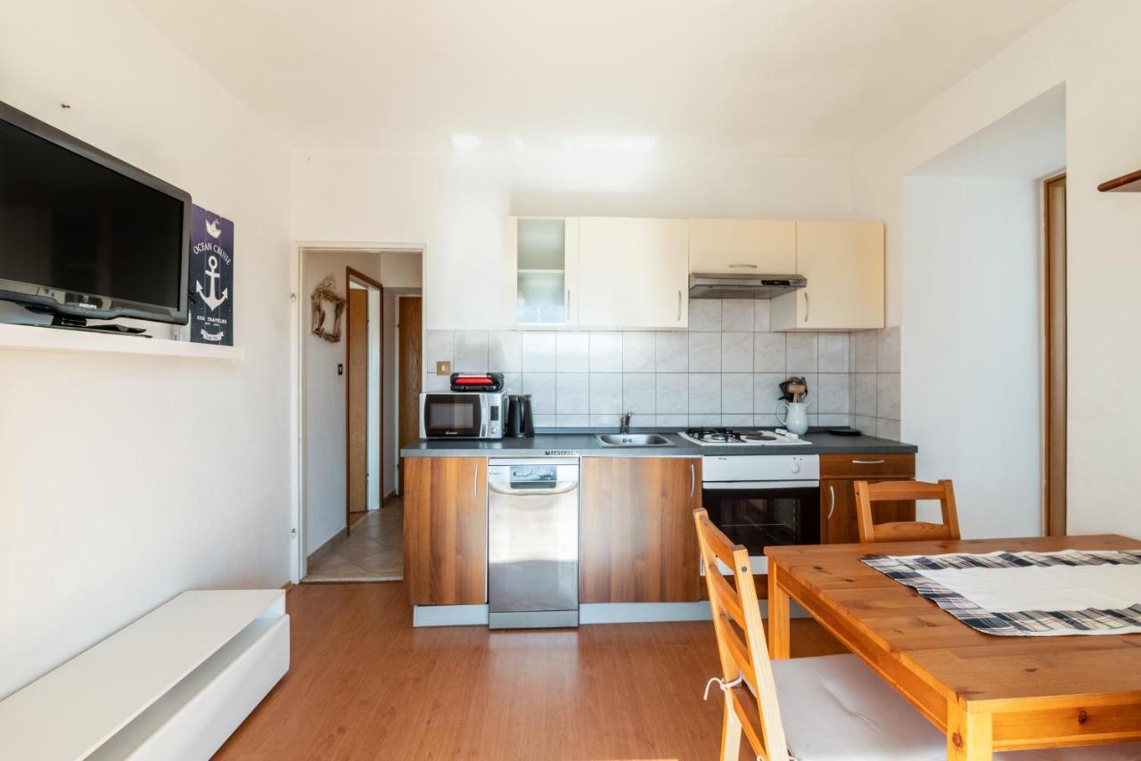 Apartments With A Parking Space Lopar, Rab - 14070 Bagian luar foto