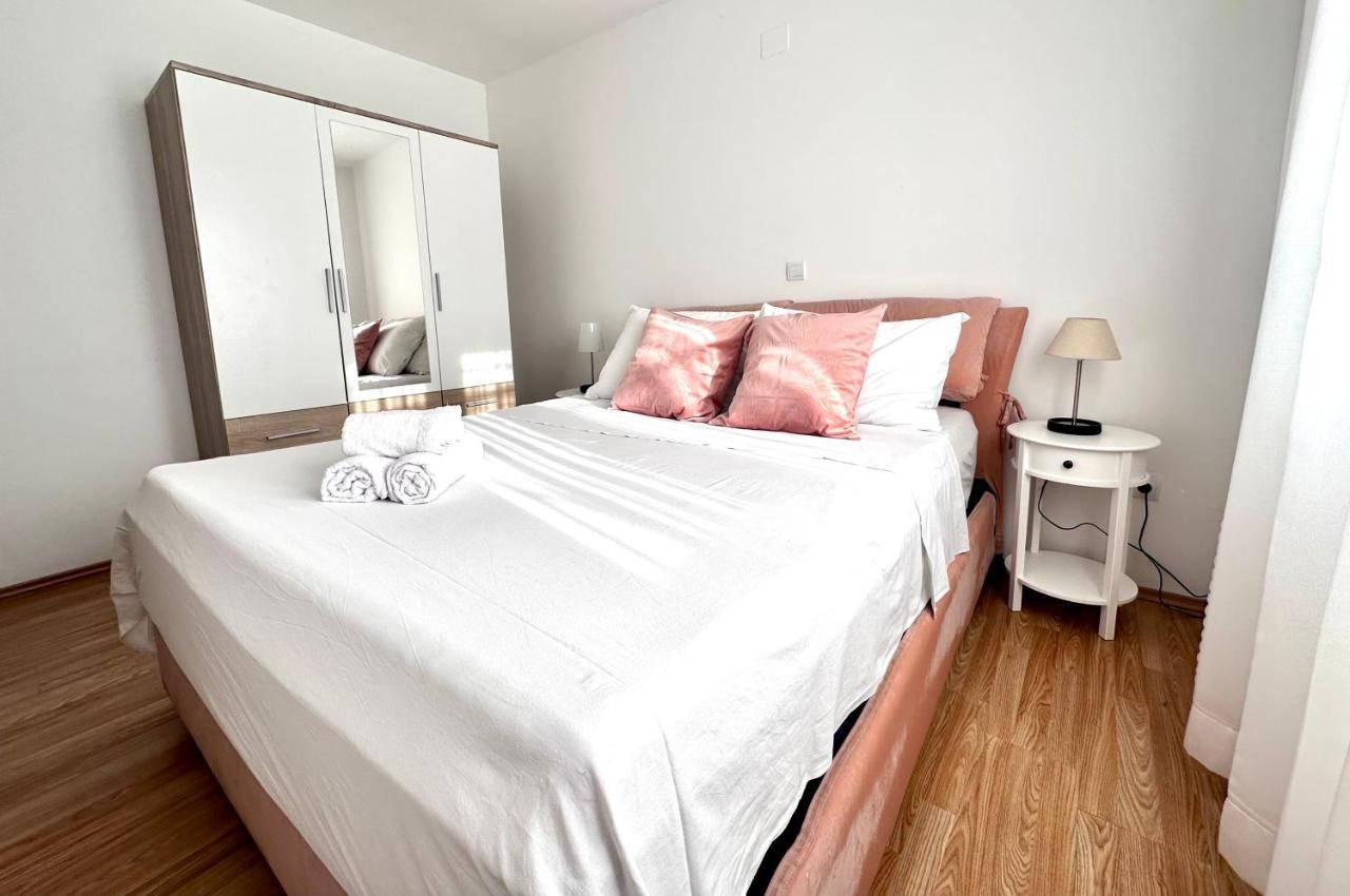 Apartments With A Parking Space Lopar, Rab - 14070 Bagian luar foto