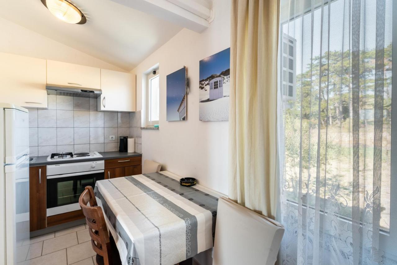 Apartments With A Parking Space Lopar, Rab - 14070 Bagian luar foto