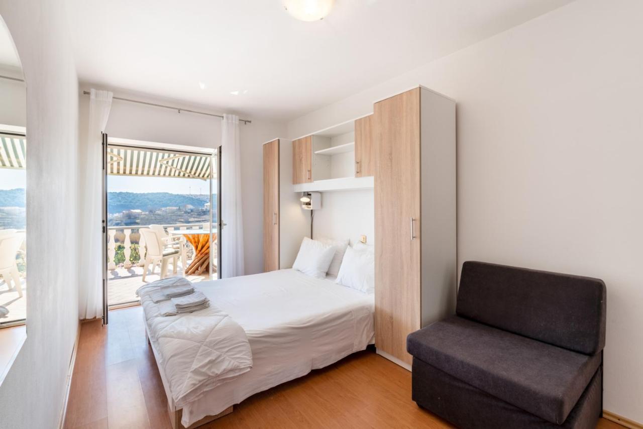 Apartments With A Parking Space Lopar, Rab - 14070 Bagian luar foto