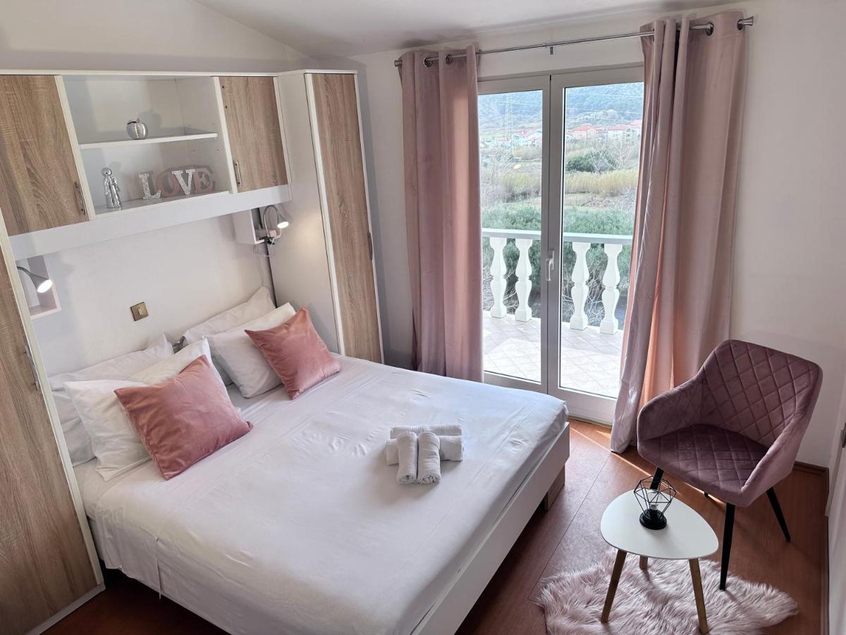Apartments With A Parking Space Lopar, Rab - 14070 Bagian luar foto