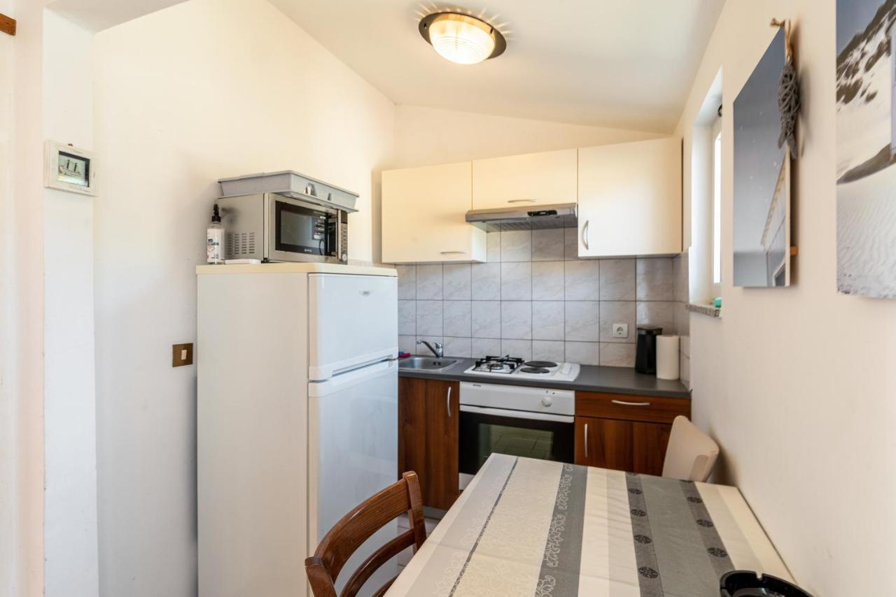 Apartments With A Parking Space Lopar, Rab - 14070 Bagian luar foto