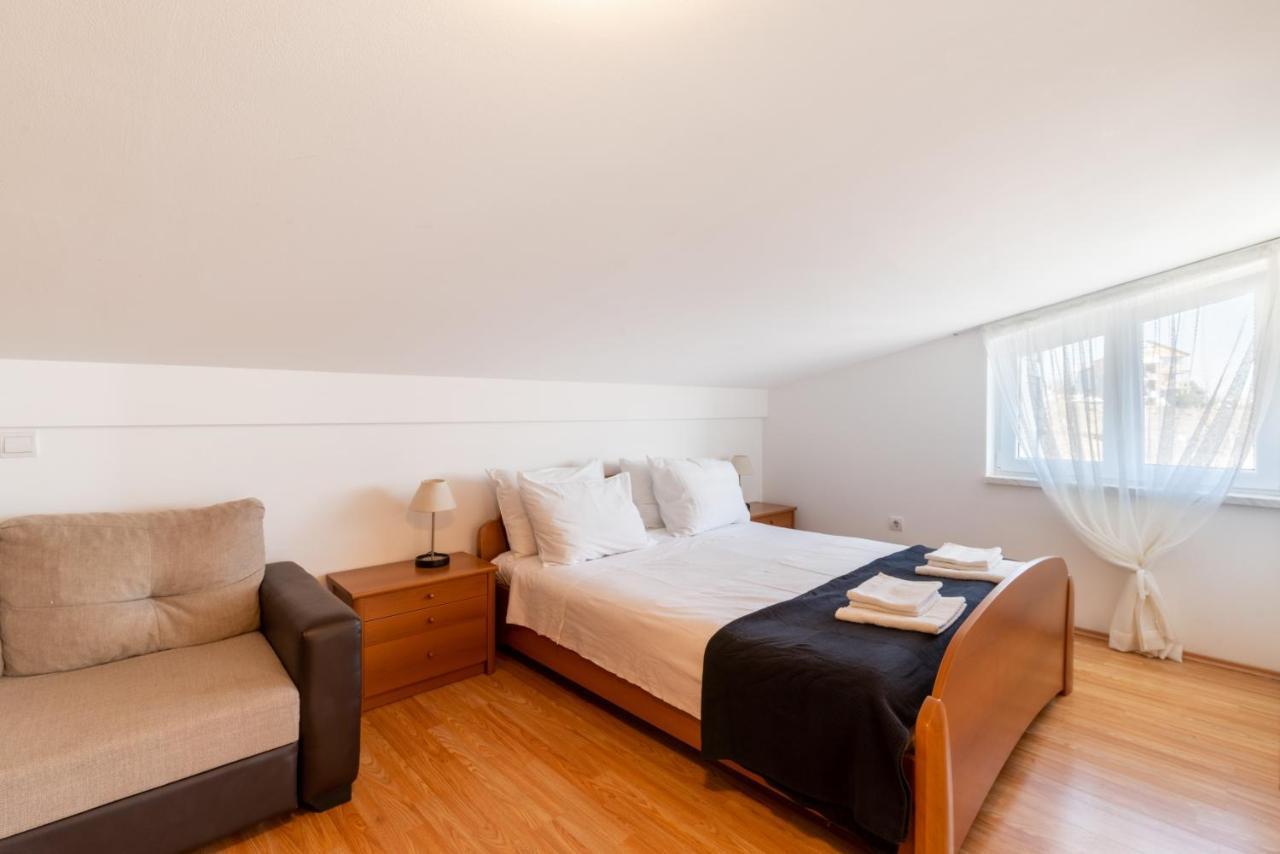 Apartments With A Parking Space Lopar, Rab - 14070 Bagian luar foto